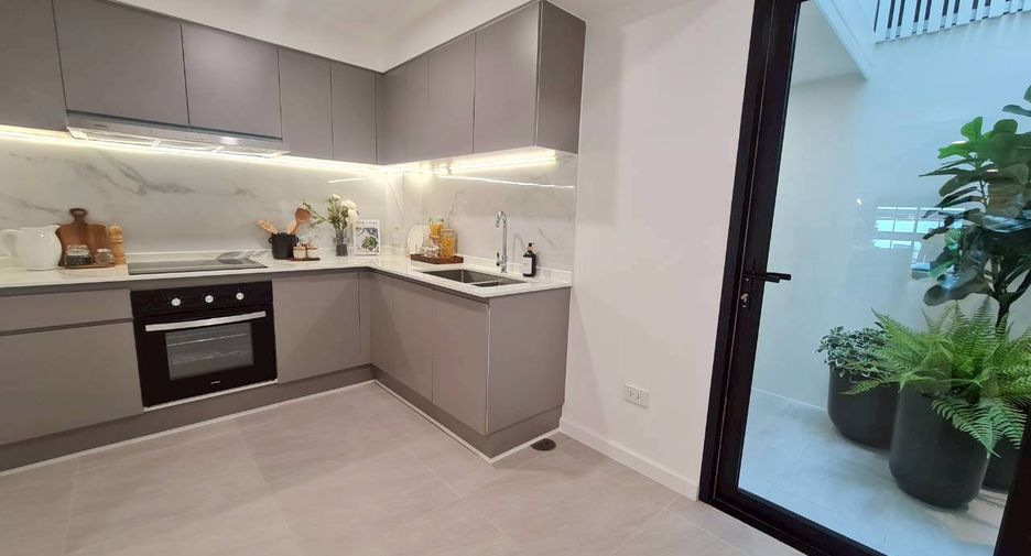 Reihenhaus zum Kauf mit 3 Zimmer in Watthana, Bangkok