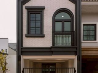 For sale 3 bedrooms townhouse in Watthana, Bangkok