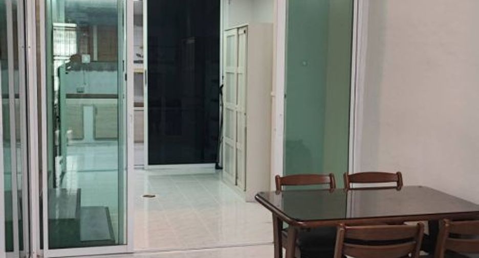 For sale 2 bedrooms townhouse in Phaya Thai, Bangkok