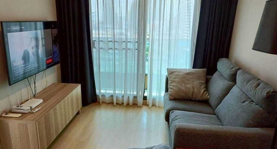 For rent 2 bedrooms condo in Watthana, Bangkok