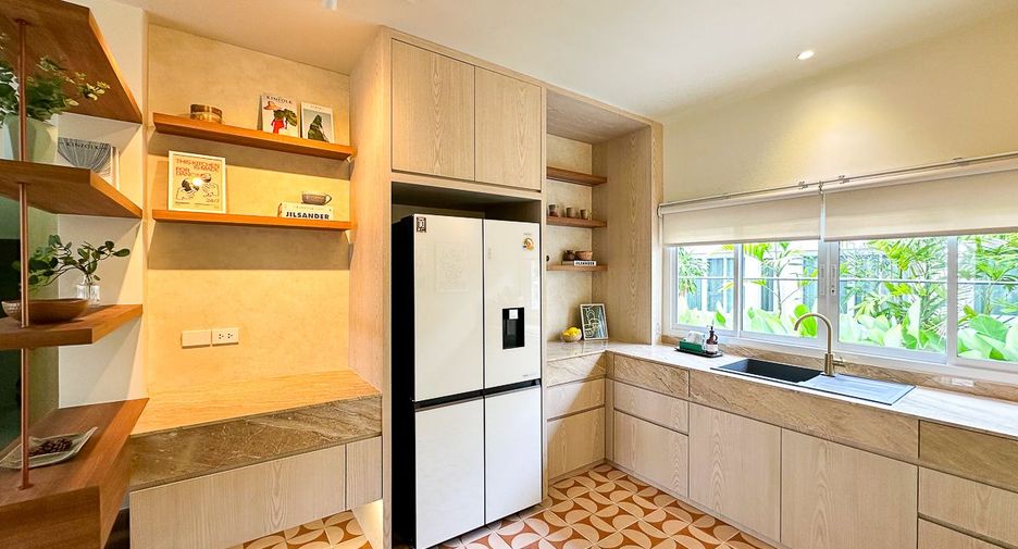For rent and for sale 4 bedrooms house in San Sai, Chiang Mai
