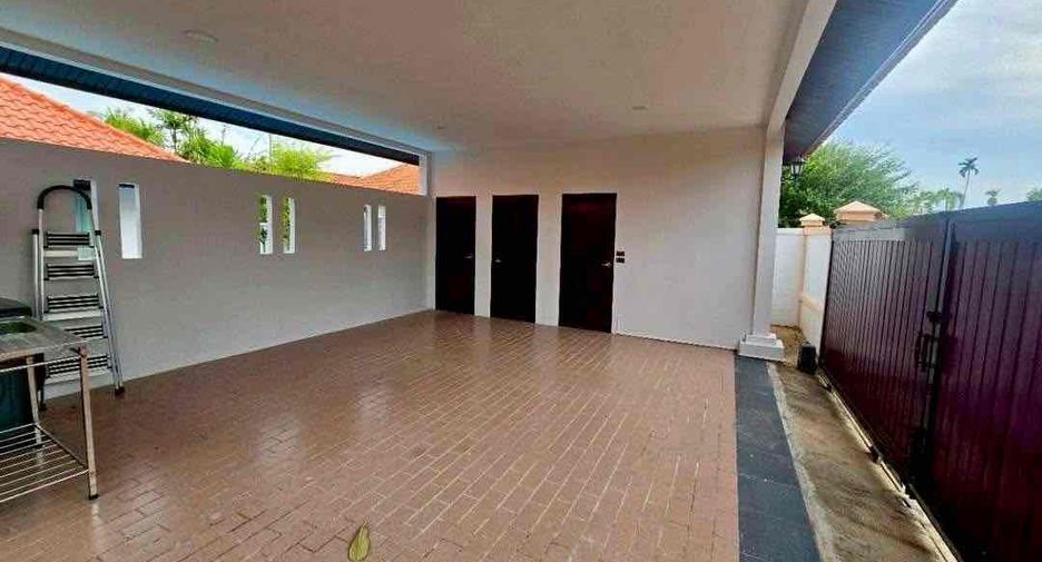 For rent 3 bedrooms villa in Bang Lamung, Chonburi