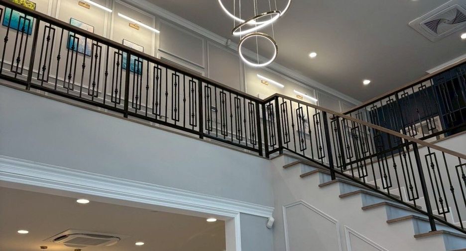 Haus zur Miete mit 5 Zimmer in Bang Phli, Samut Prakan