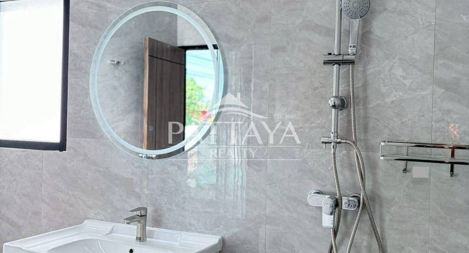 For sale 4 ベッドルーム villa in Bang Lamung, Chonburi