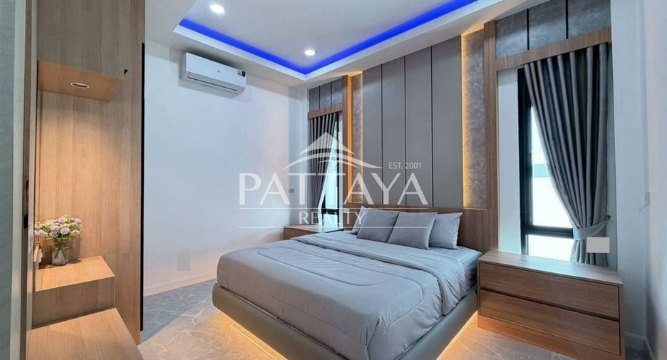 For sale 4 ベッドルーム villa in Bang Lamung, Chonburi