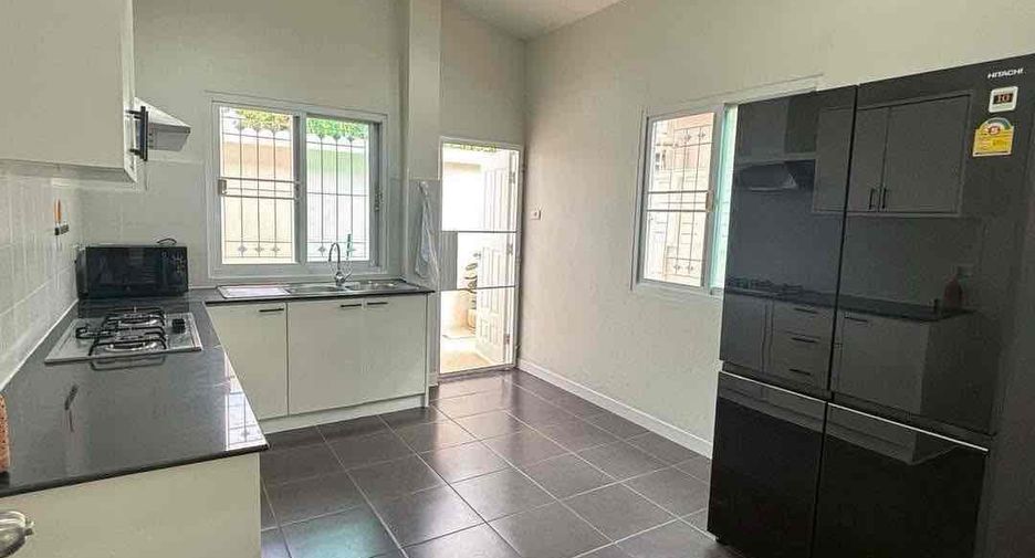 For rent 3 bedrooms villa in Bang Lamung, Chonburi