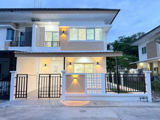出售 3 卧室 联排别墅 在 Si Racha, Chon Buri
