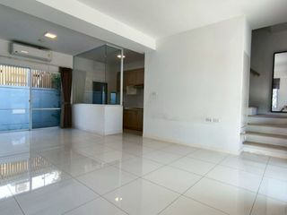 For rent 3 bedrooms townhouse in Prawet, Bangkok