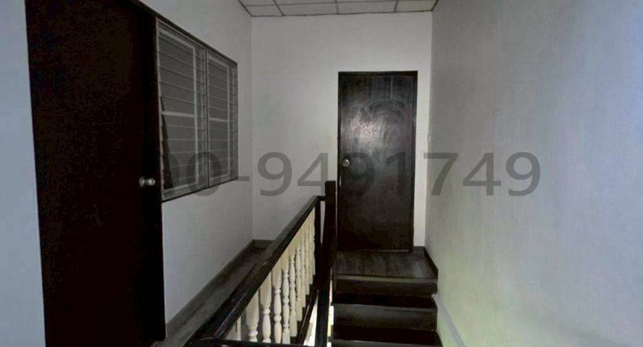 For rent 3 bedrooms townhouse in Bang Bon, Bangkok
