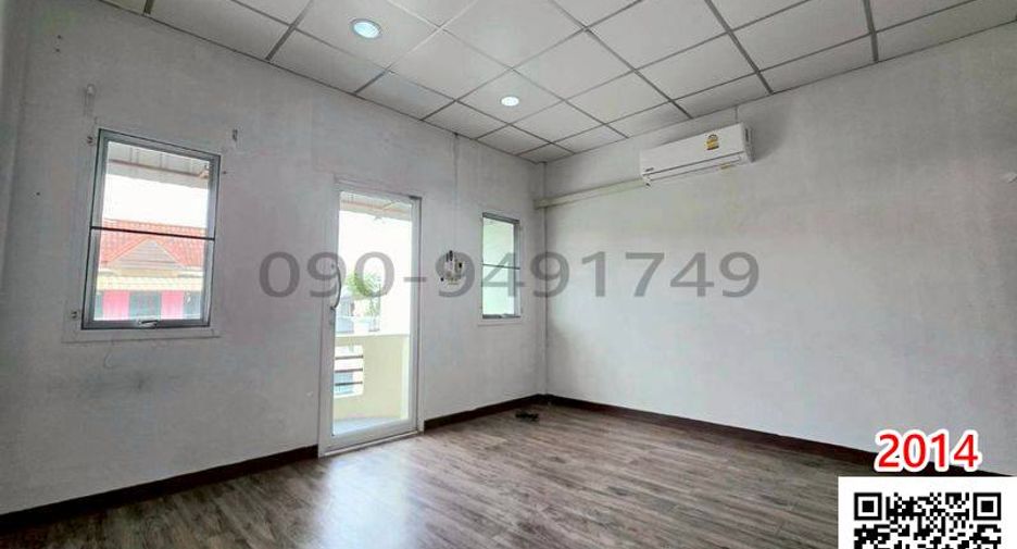 For rent 3 bedrooms townhouse in Bang Bon, Bangkok