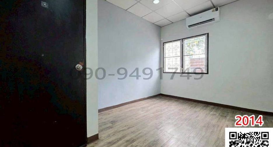 For rent 3 bedrooms townhouse in Bang Bon, Bangkok