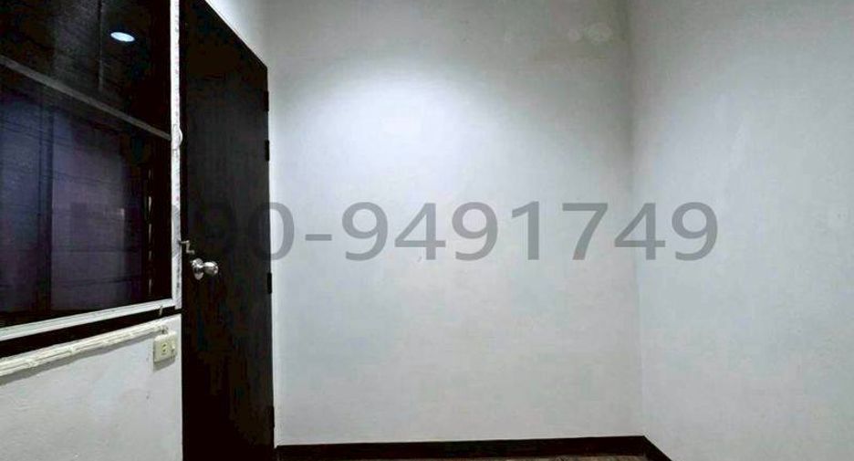 For rent 3 bedrooms townhouse in Bang Bon, Bangkok