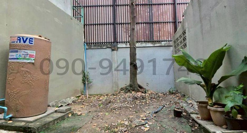 For rent 3 bedrooms townhouse in Bang Bon, Bangkok