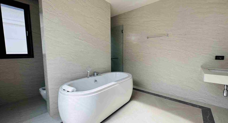 Haus zum Kauf mit 4 Zimmer in Bang Lamung, Chonburi