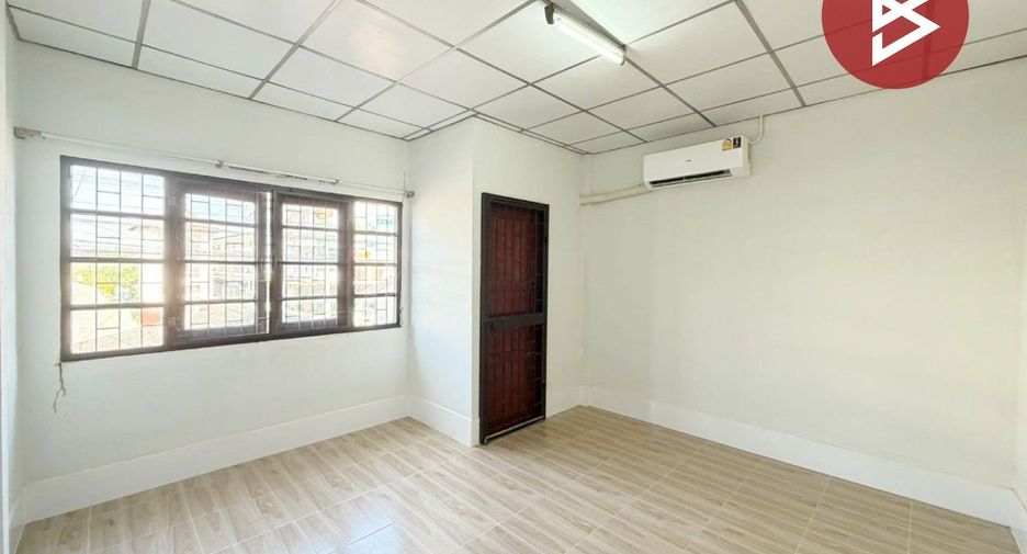 Casa adosada en venta de estudio en Mueang Nakhon Pathom, Nakhon Pathom