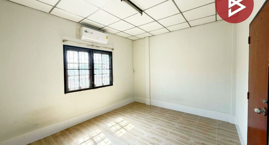 Casa adosada en venta de estudio en Mueang Nakhon Pathom, Nakhon Pathom