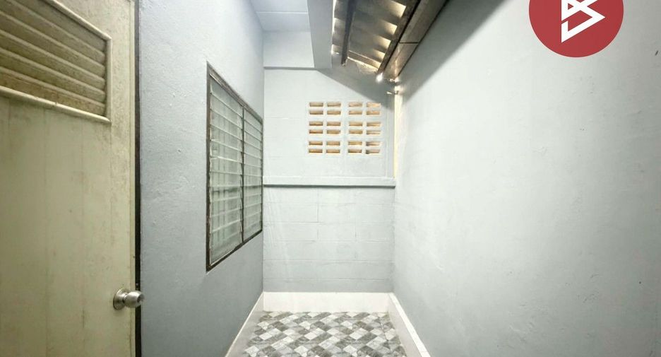 Casa adosada en venta de estudio en Mueang Nakhon Pathom, Nakhon Pathom