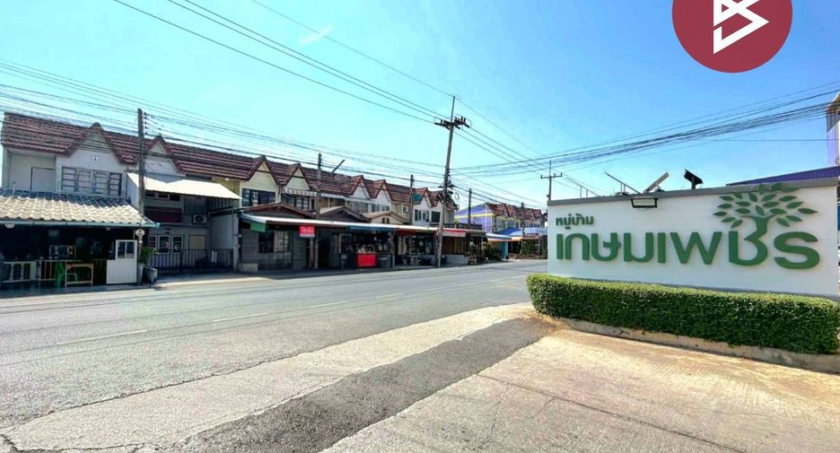 Casa adosada en venta de estudio en Mueang Nakhon Pathom, Nakhon Pathom