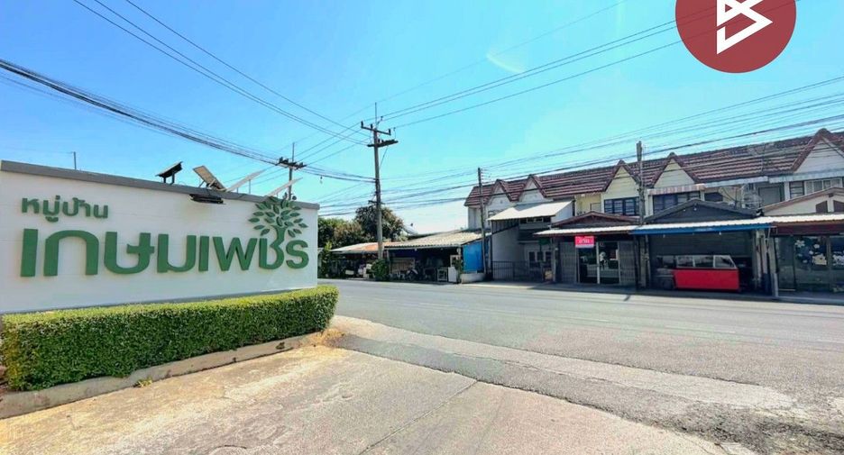 Casa adosada en venta de estudio en Mueang Nakhon Pathom, Nakhon Pathom