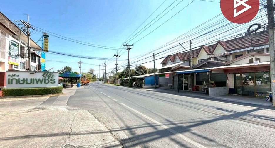 Casa adosada en venta de estudio en Mueang Nakhon Pathom, Nakhon Pathom