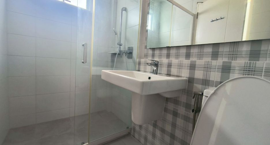 For rent 2 bedrooms townhouse in Prawet, Bangkok