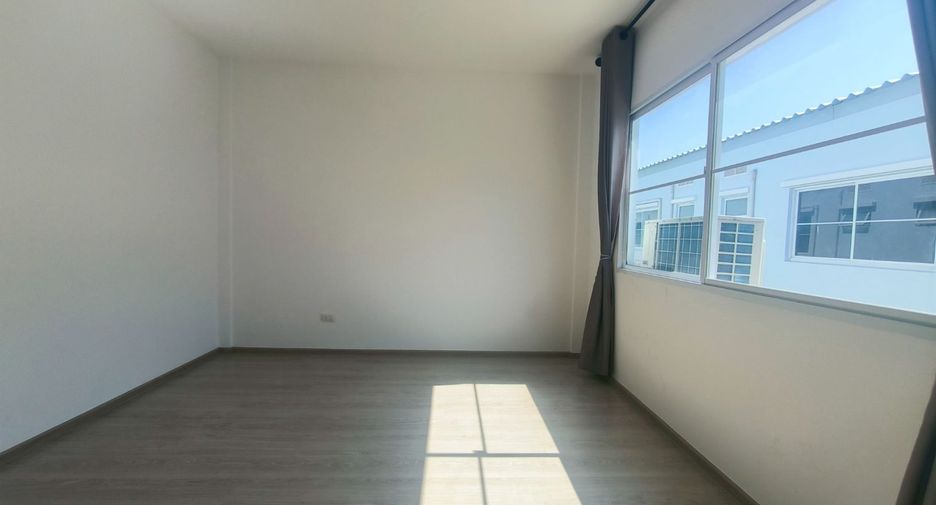 For rent 2 bedrooms townhouse in Prawet, Bangkok