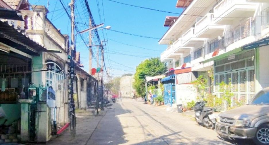 For sale 3 bedrooms retail Space in Prawet, Bangkok