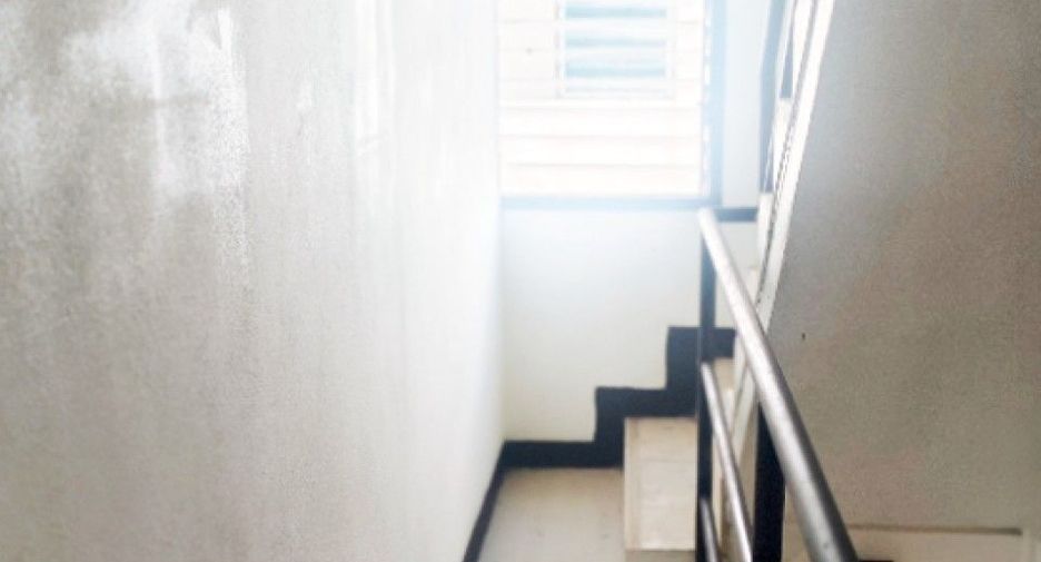 For sale 3 bedrooms retail Space in Prawet, Bangkok