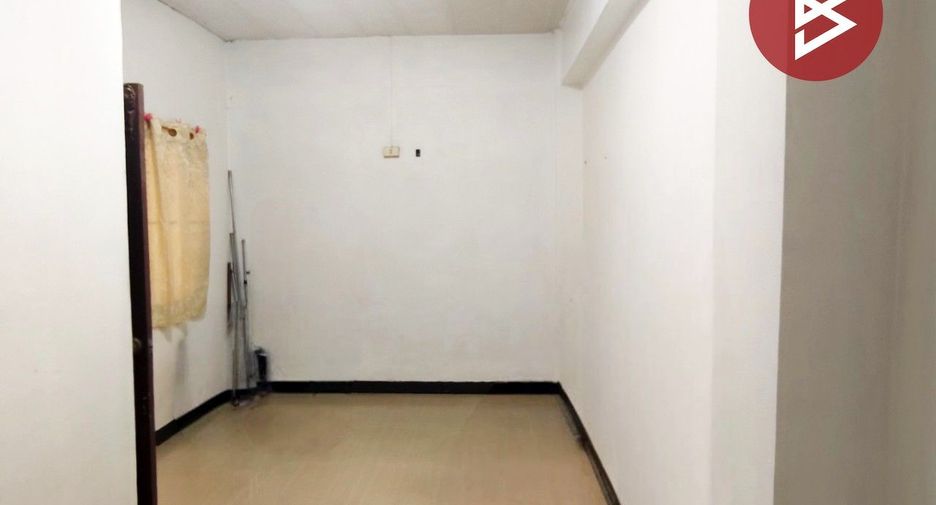 For sale 3 bedrooms retail Space in Prawet, Bangkok