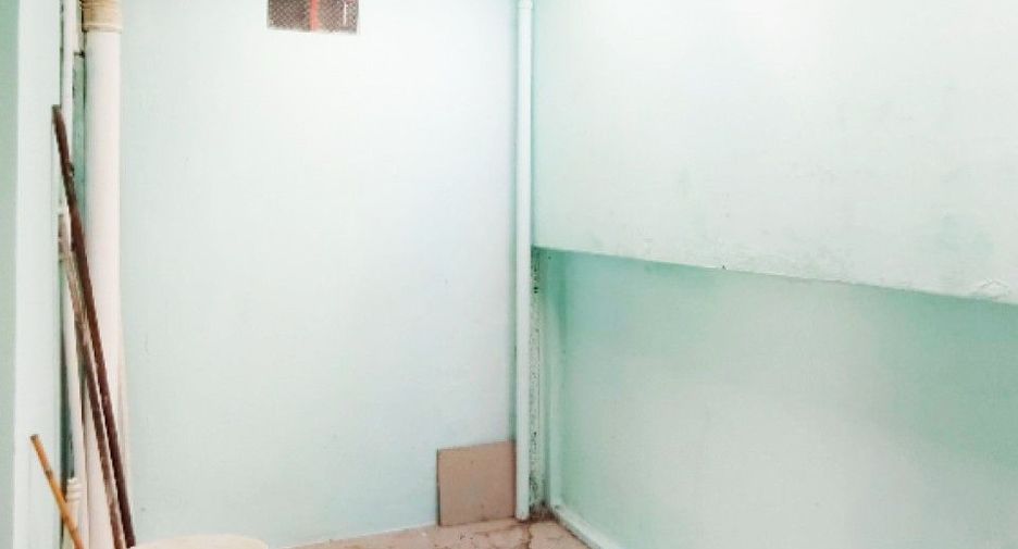 For sale 3 bedrooms retail Space in Prawet, Bangkok