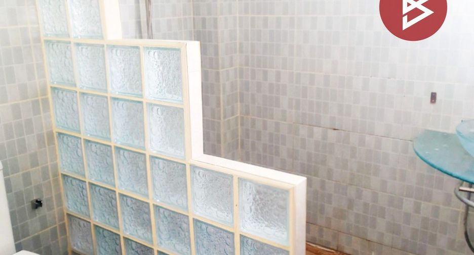 For sale 3 bedrooms retail Space in Prawet, Bangkok