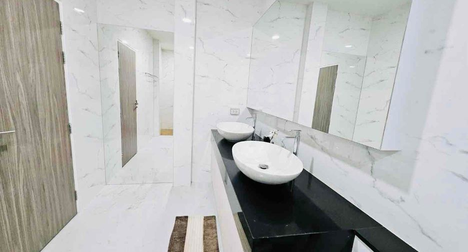 For rent 3 bedrooms villa in Bang Lamung, Chonburi