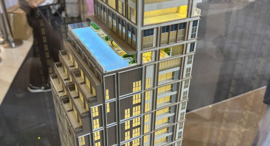 For sale 3 bedrooms condo in Phaya Thai, Bangkok