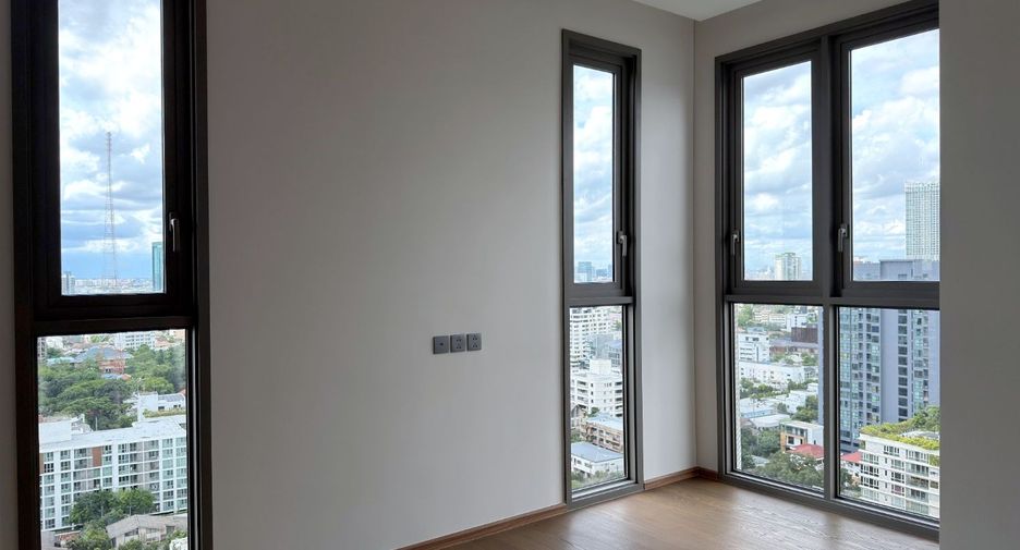 For sale 3 bedrooms condo in Phaya Thai, Bangkok