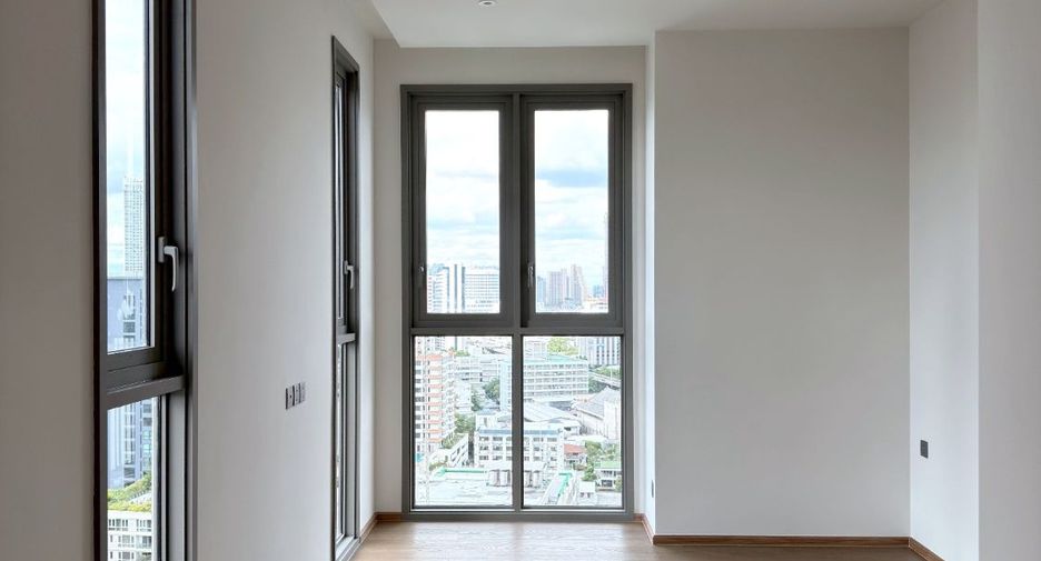 For sale 3 bedrooms condo in Phaya Thai, Bangkok