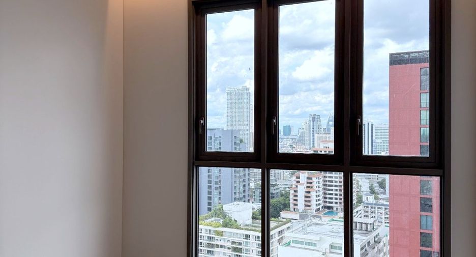 For sale 3 bedrooms condo in Phaya Thai, Bangkok