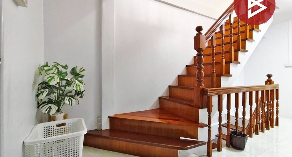 For sale 3 bedrooms townhouse in Mueang Nakhon Pathom, Nakhon Pathom