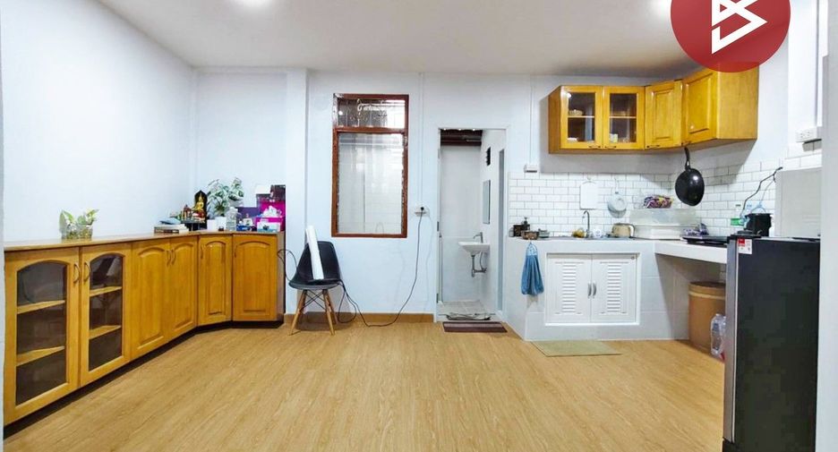 For sale 3 bedrooms townhouse in Mueang Nakhon Pathom, Nakhon Pathom