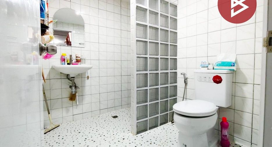 For sale 3 bedrooms townhouse in Mueang Nakhon Pathom, Nakhon Pathom
