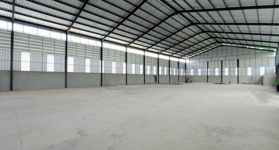For rent warehouse in Ban Bueng, Chonburi
