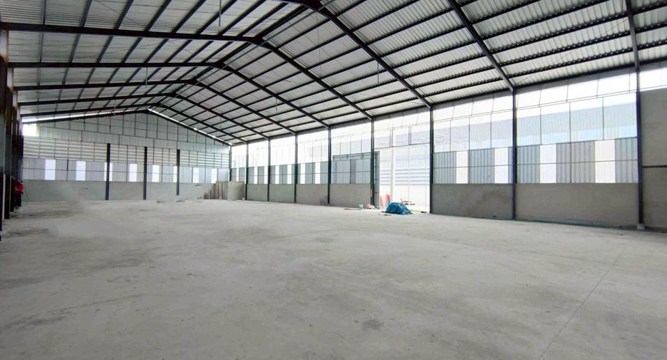 For rent warehouse in Ban Bueng, Chonburi