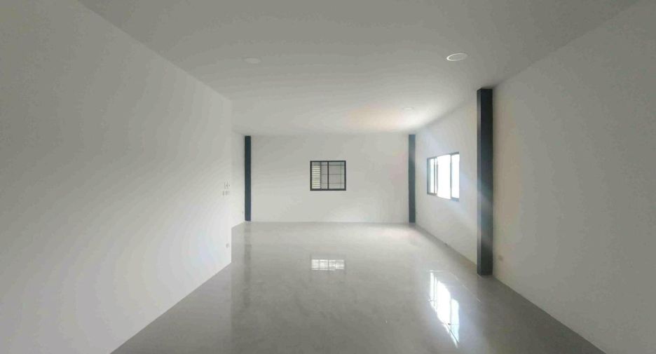 For rent warehouse in Ban Bueng, Chonburi