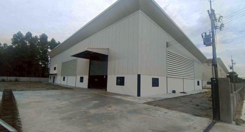 For rent warehouse in Ban Bueng, Chonburi