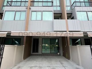 For rent 2 bedrooms townhouse in Saphan Sung, Bangkok