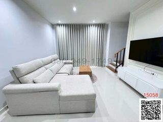 For rent 2 bedrooms townhouse in Saphan Sung, Bangkok