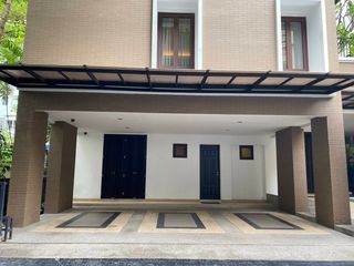 Casa en alquiler de 4 habitaciones en Khlong Toei, Bangkok