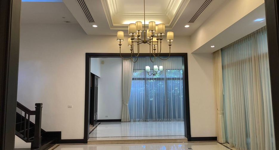 For rent 4 bedrooms house in Khlong Toei, Bangkok