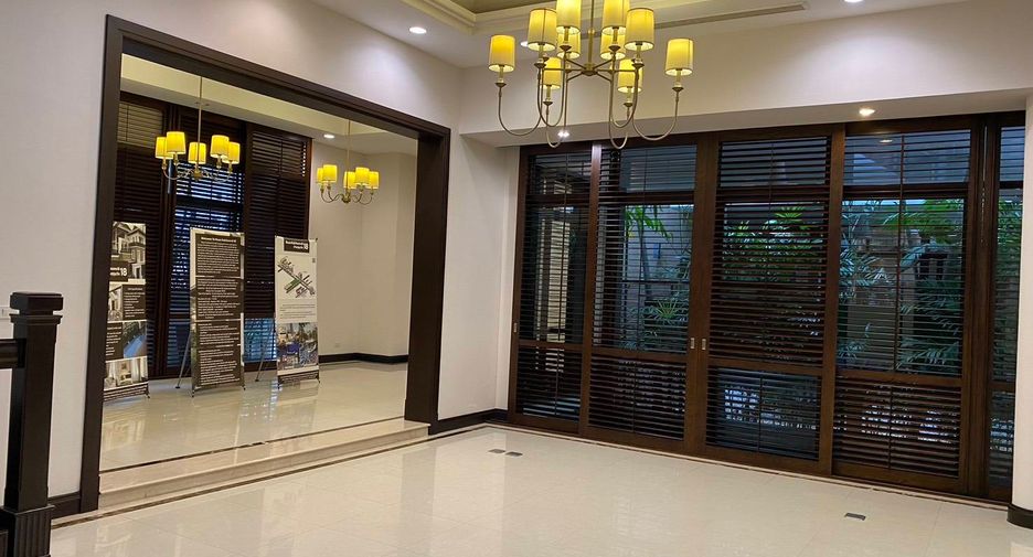 For rent 4 bedrooms house in Khlong Toei, Bangkok