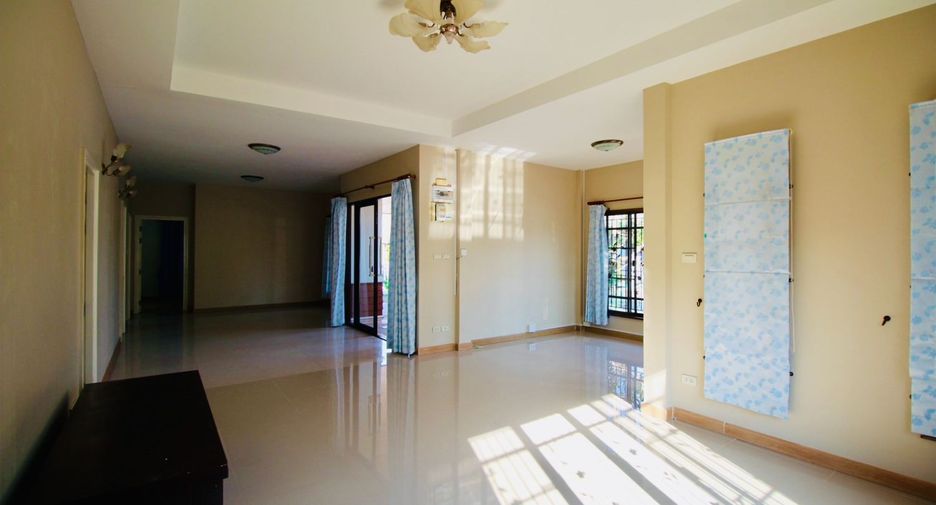 For sale 3 ベッドルーム house in Mueang Rayong, Rayong