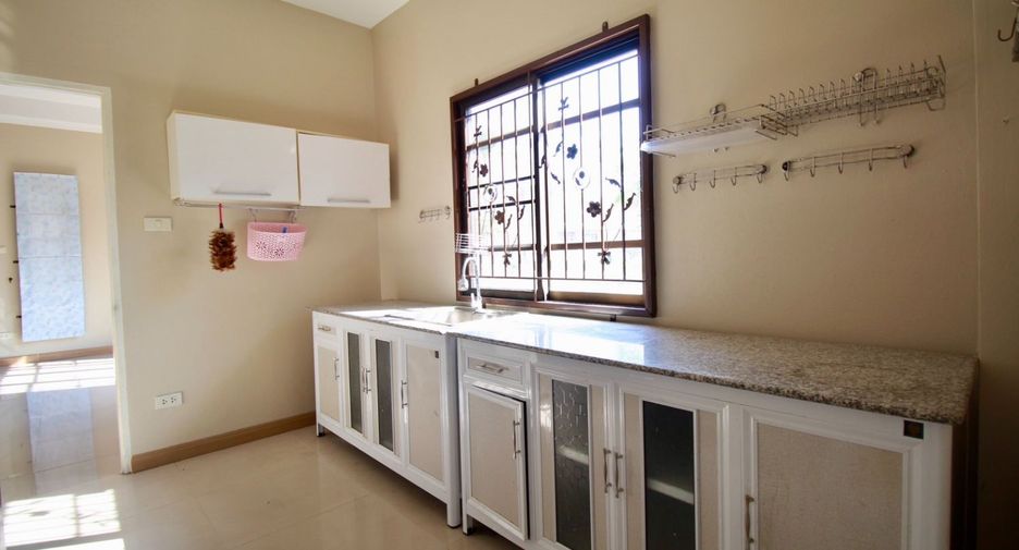 For sale 3 ベッドルーム house in Mueang Rayong, Rayong